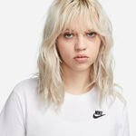 Vêtements Nike Nike New Sportswear Club T-shirt Femmes-Blanc